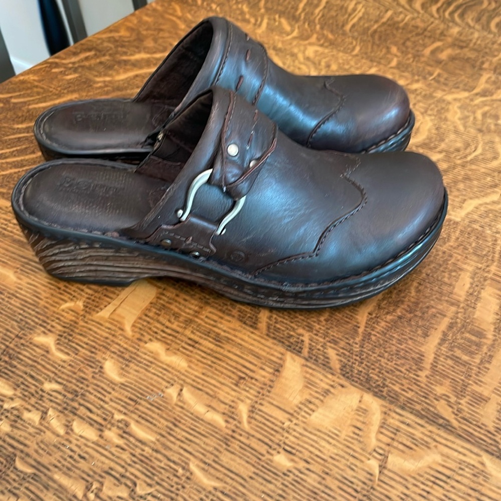 NWOT Born leather clogs. Size 8.